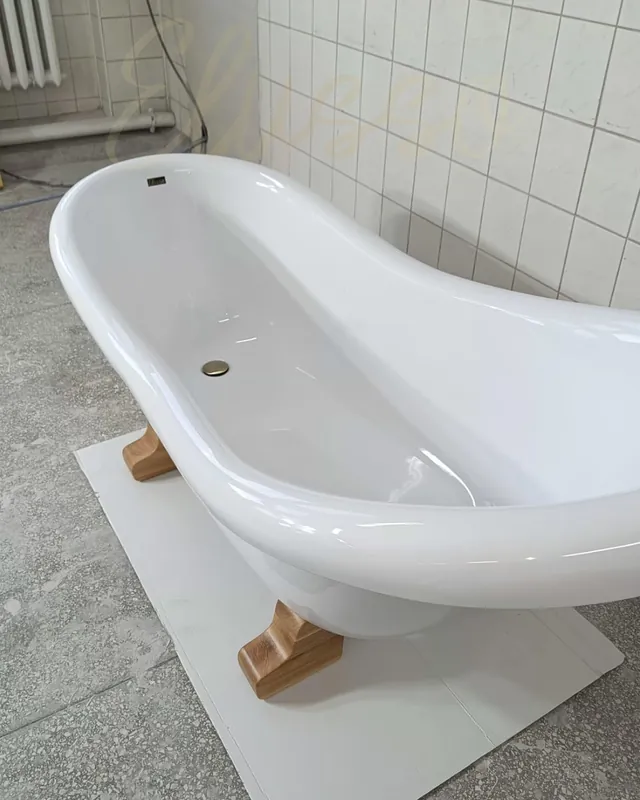 Ludwik retro Wanna biała na nogach z drewna 170